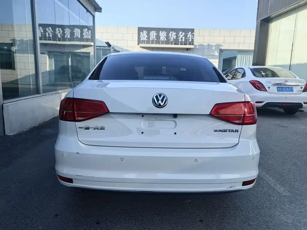Volkswagen Sagitar 2016