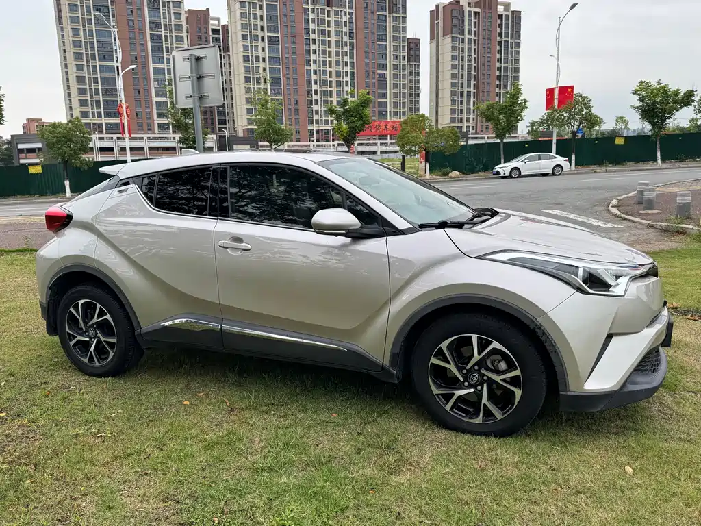 Toyota C-HR 2019 — фото 3