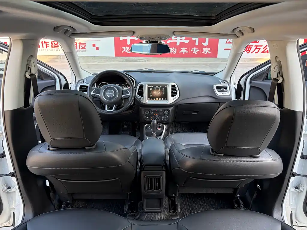 Jeep Compass 2017 — фото 7