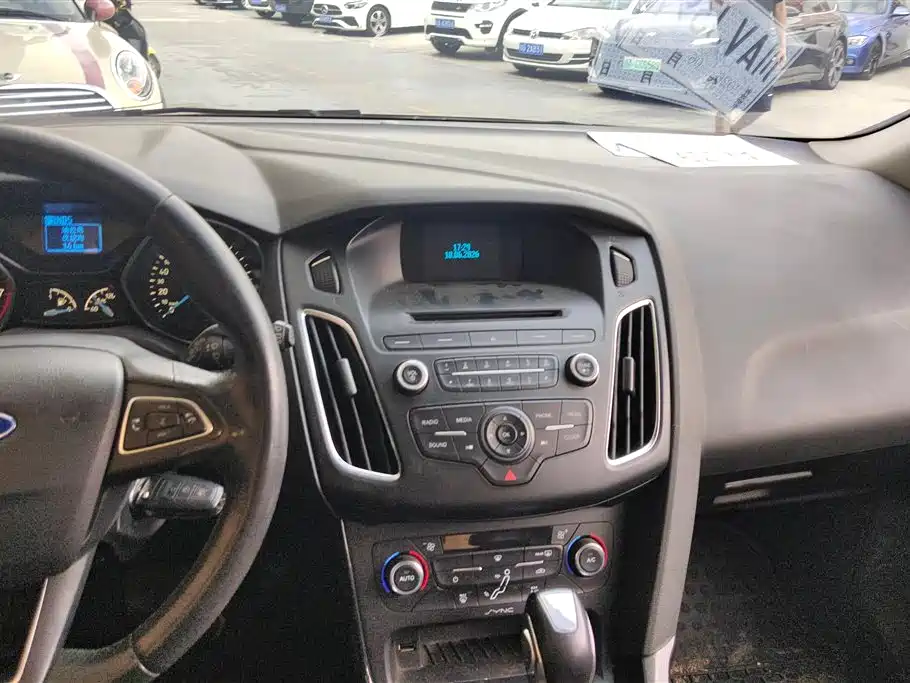 Ford Focus 2016 — фото 13