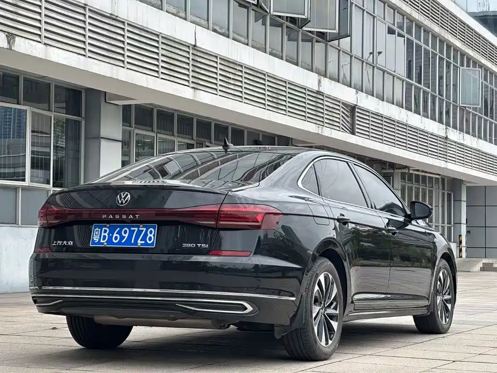 Volkswagen Passat 2023 — фото 8
