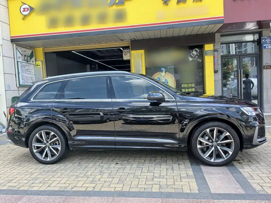 Audi Q7 2020 — фото 22