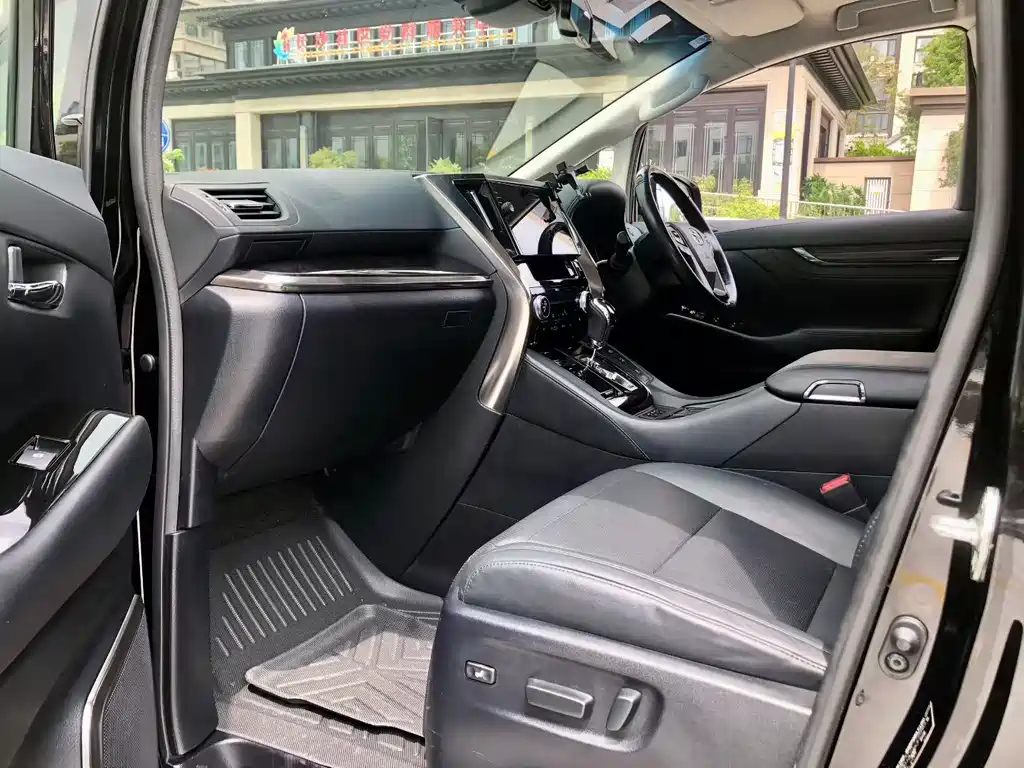 Toyota Alphard 2018 — фото 2