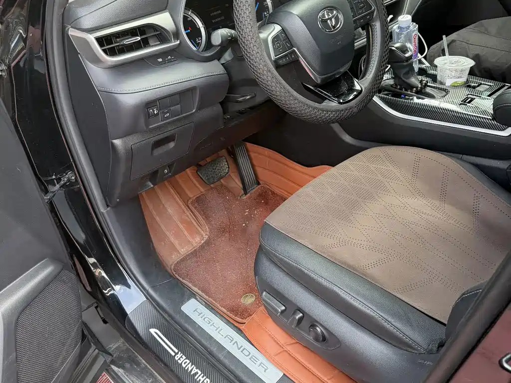 Toyota Highlander 2023 — фото 10
