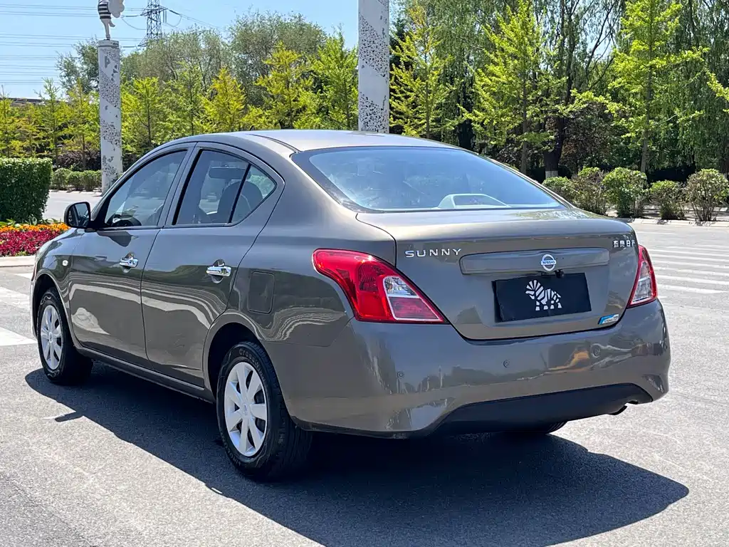 Nissan Sunny 2018 — фото 9