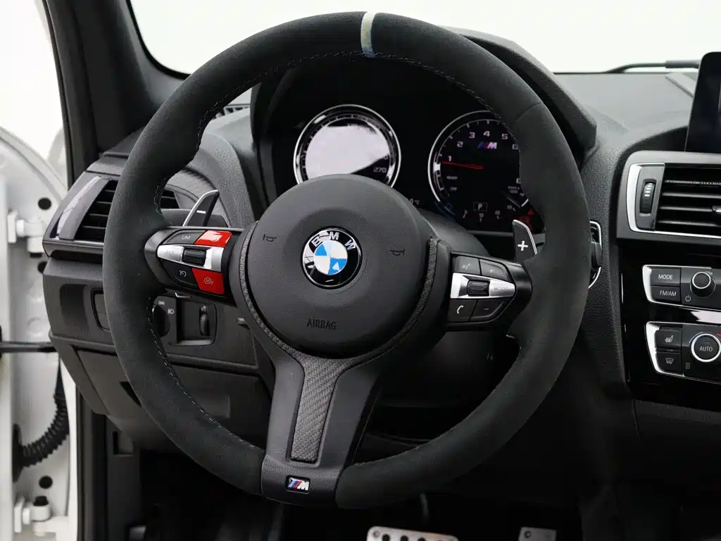 BMW 1 Series 2017 — фото 14