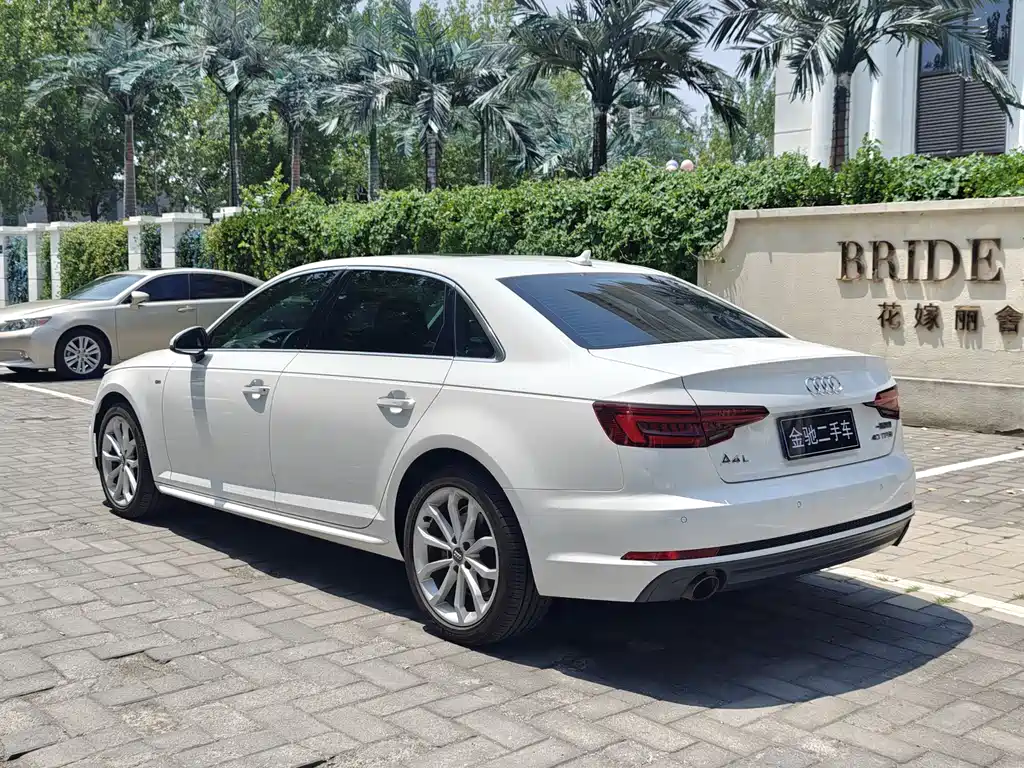 Audi A4L 2018