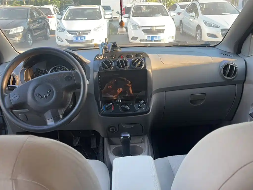 Wuling Hongguang 2015 — фото 17