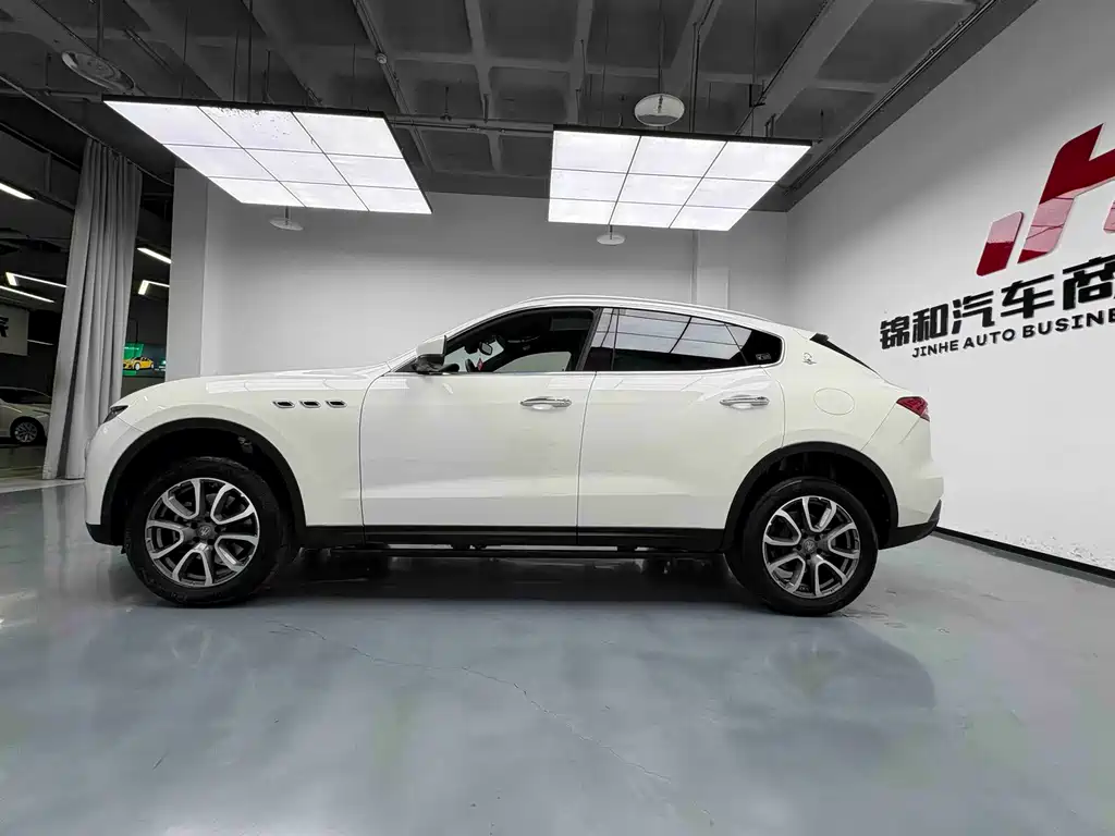 Maserati Levante 2019 — фото 15