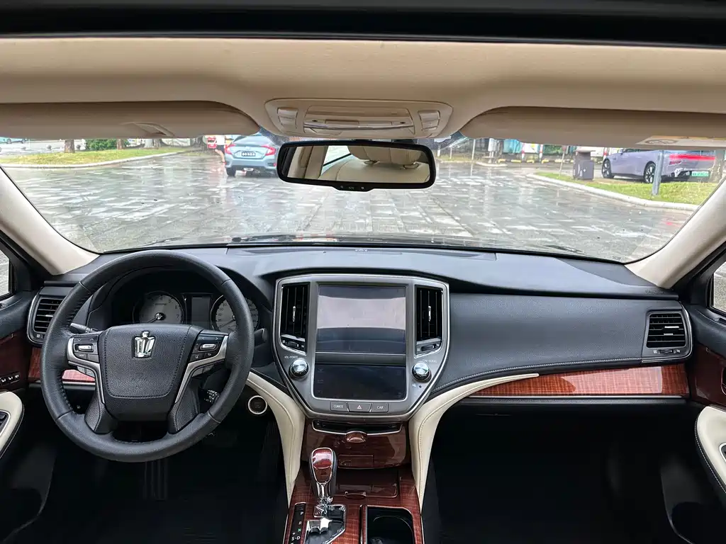 Toyota Crown 2015 — фото 8