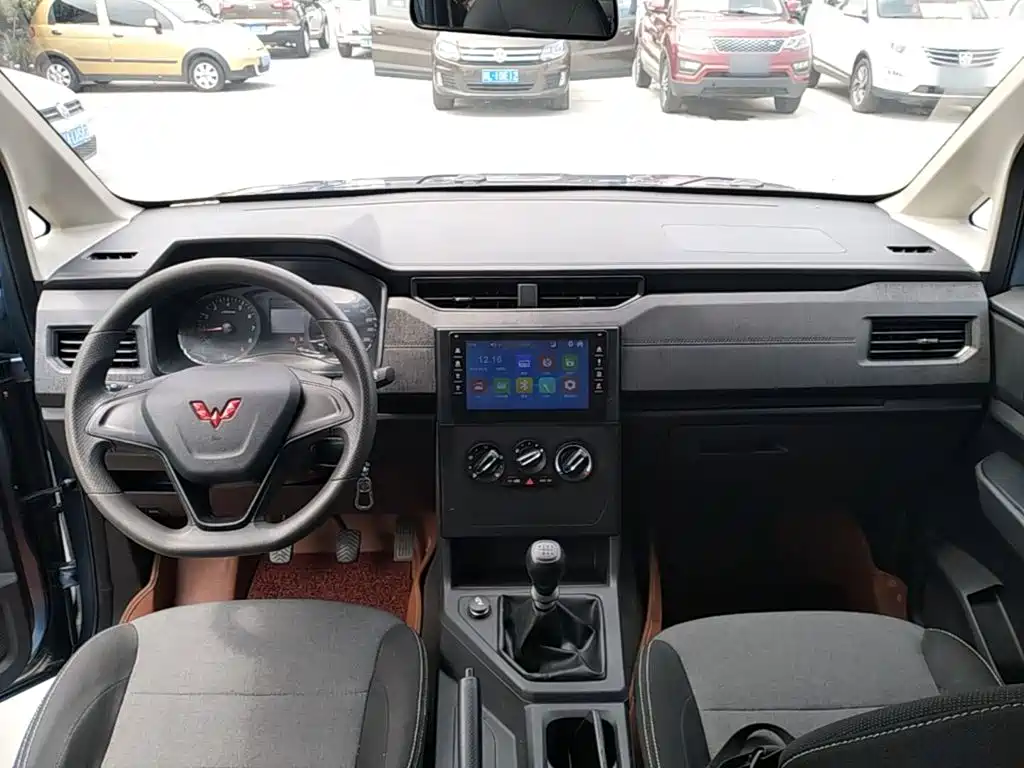 Wuling Hongguang PLUS 2022 — фото 10