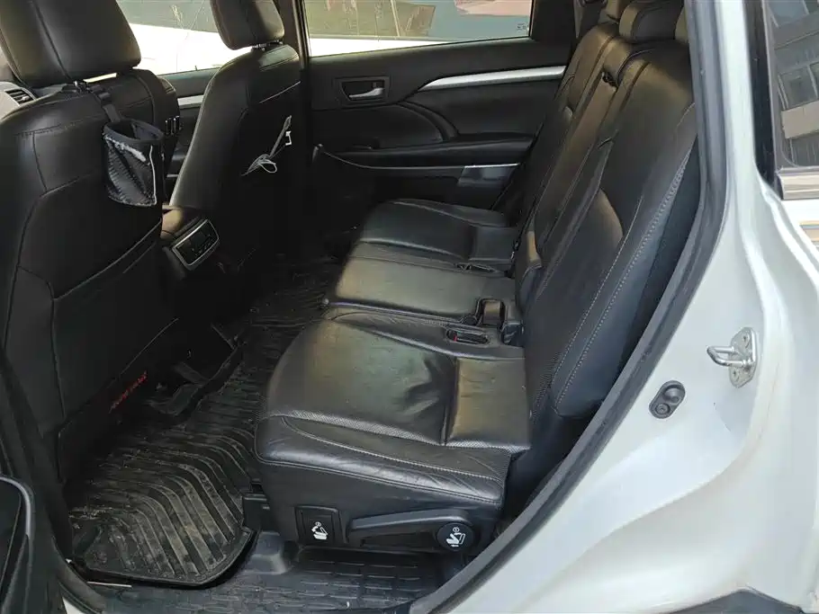 Toyota Highlander 2017 — фото 11