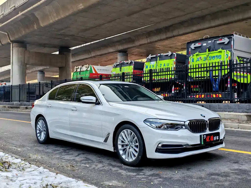BMW 5 Series New Energy 2019 — фото 19