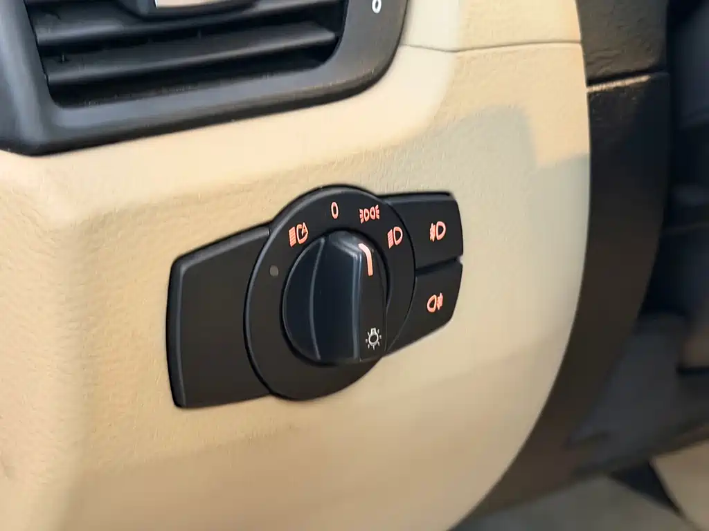 BMW X1 2010 — фото 19