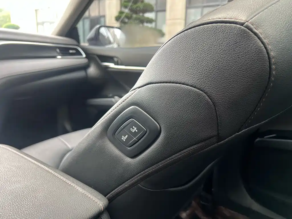 Toyota Camry 2023 — фото 12