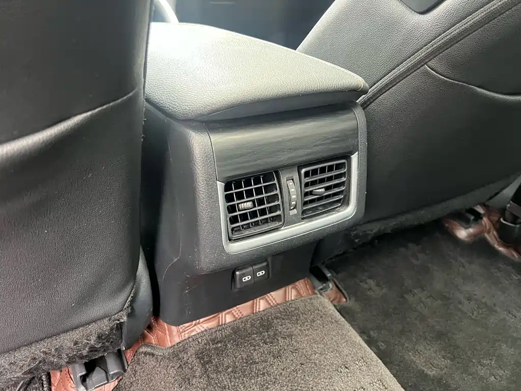Toyota Camry 2023 — фото 10