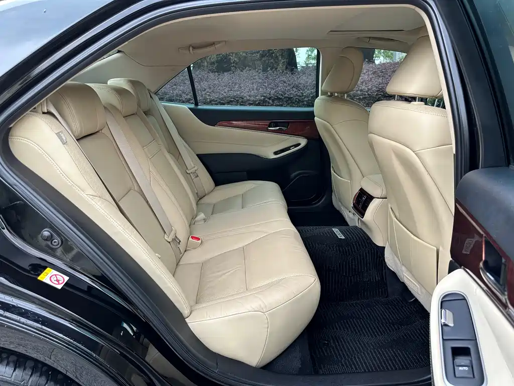 Toyota Crown 2015