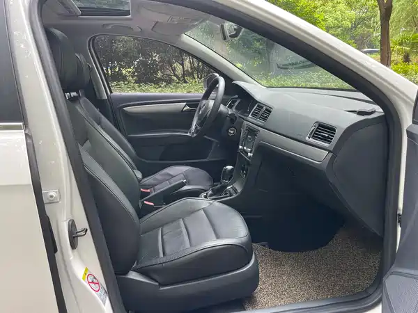 Volkswagen Lavida 2013