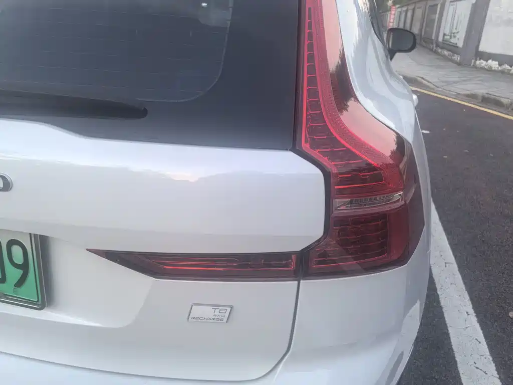 Volvo XC60 Plug-In Hybrid 2021 — фото 13