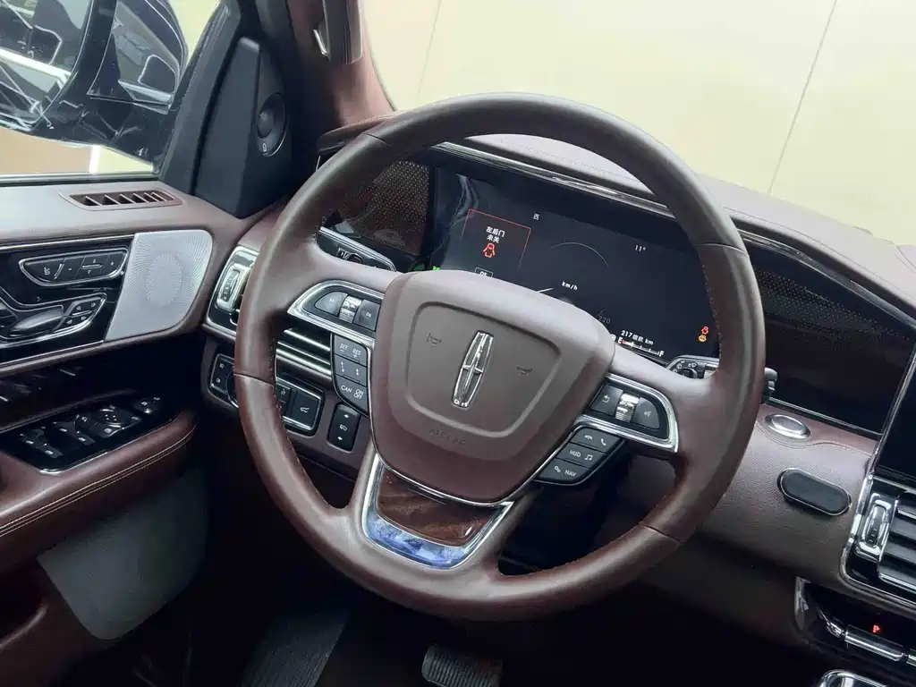 Lincoln Navigator 2020 — фото 10