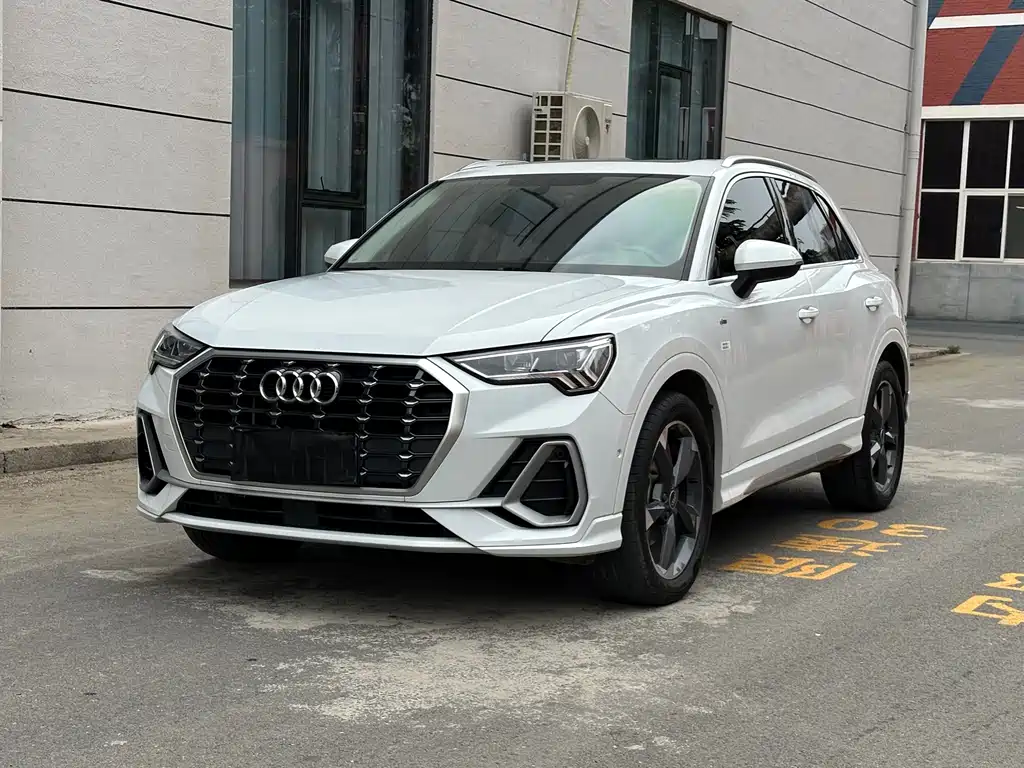 Audi Q3 2023 — фото 1