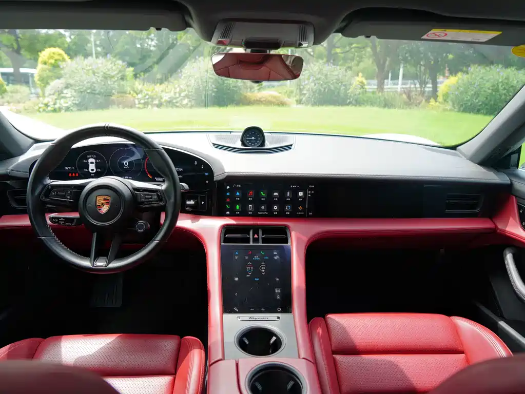 Porsche Taycan 2020 — фото 9