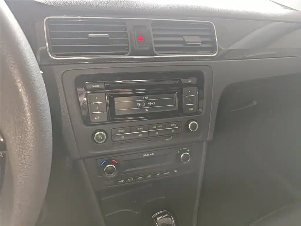 Skoda Rapid Spaceback 2016 — фото 13
