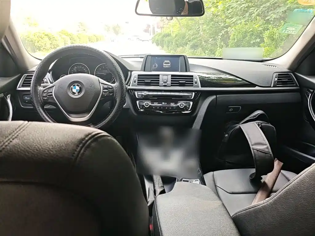 BMW 3 Series 2017 — фото 10