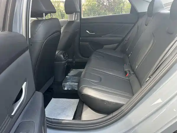 Hyundai Elantra 2022