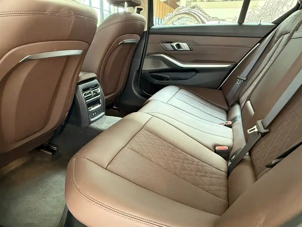 BMW 3 Series 2024 — фото 14