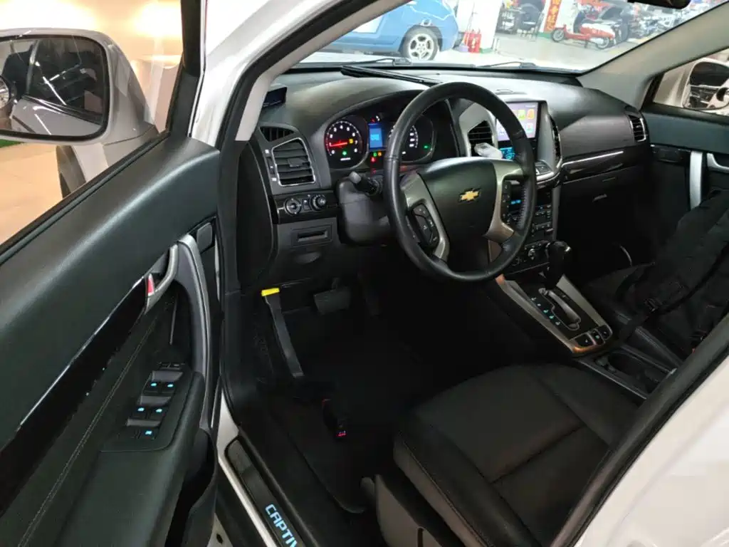 Chevrolet Captiva 2017 — фото 16
