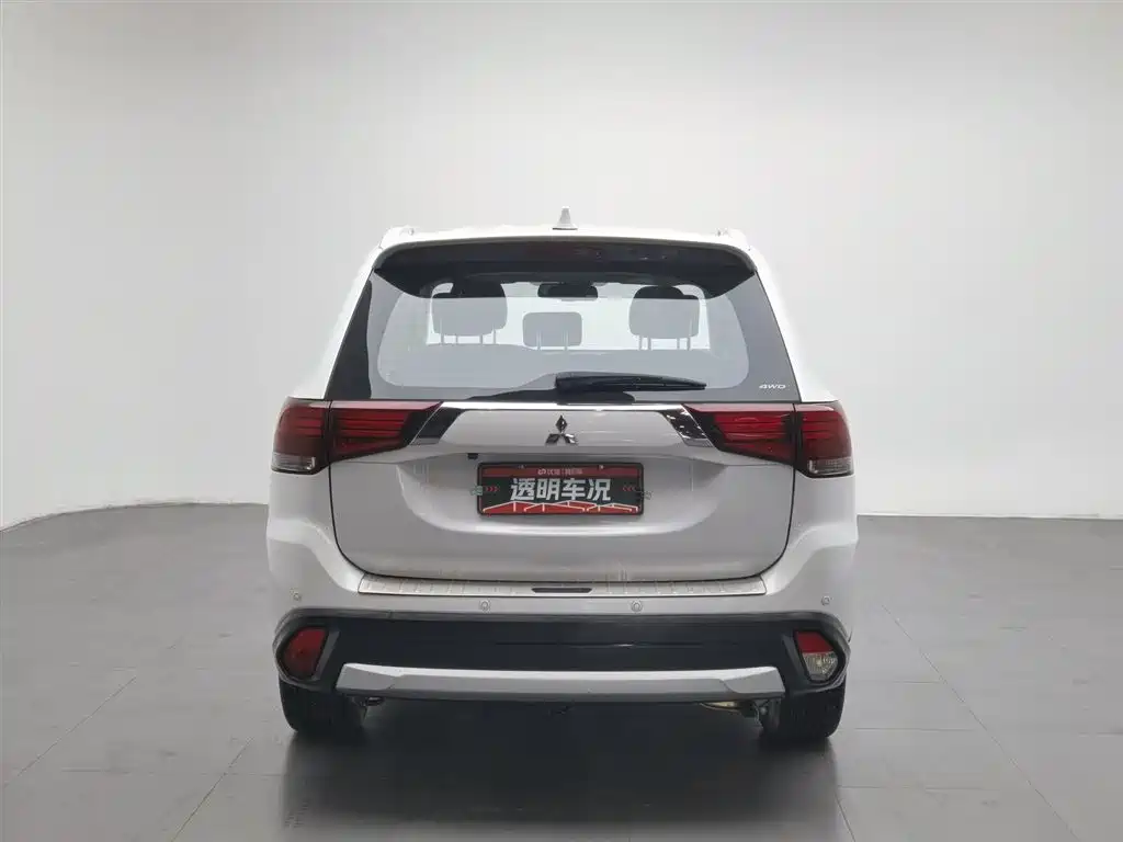 Mitsubishi Outlander 2018 — фото 4