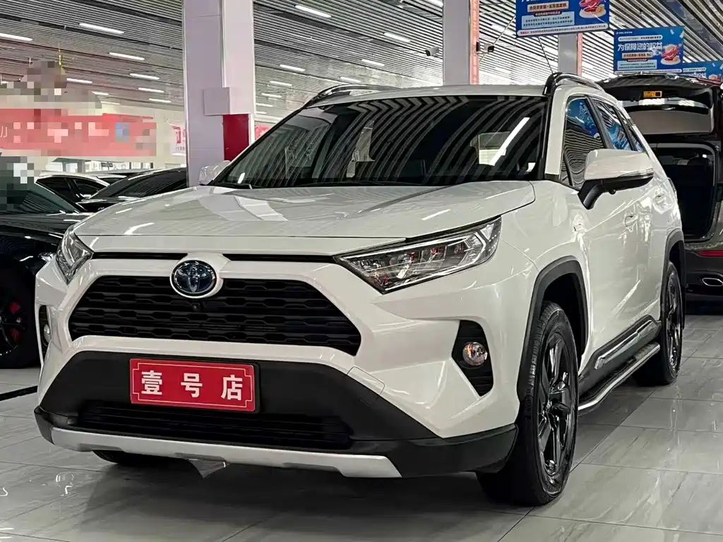 Toyota RAV4 2021 — фото 1