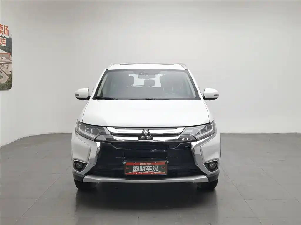 Mitsubishi Outlander 2018 — фото 3