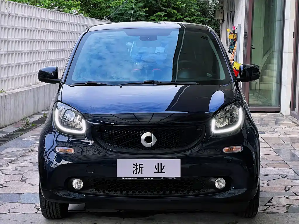 smart Fortwo 2017 — фото 11