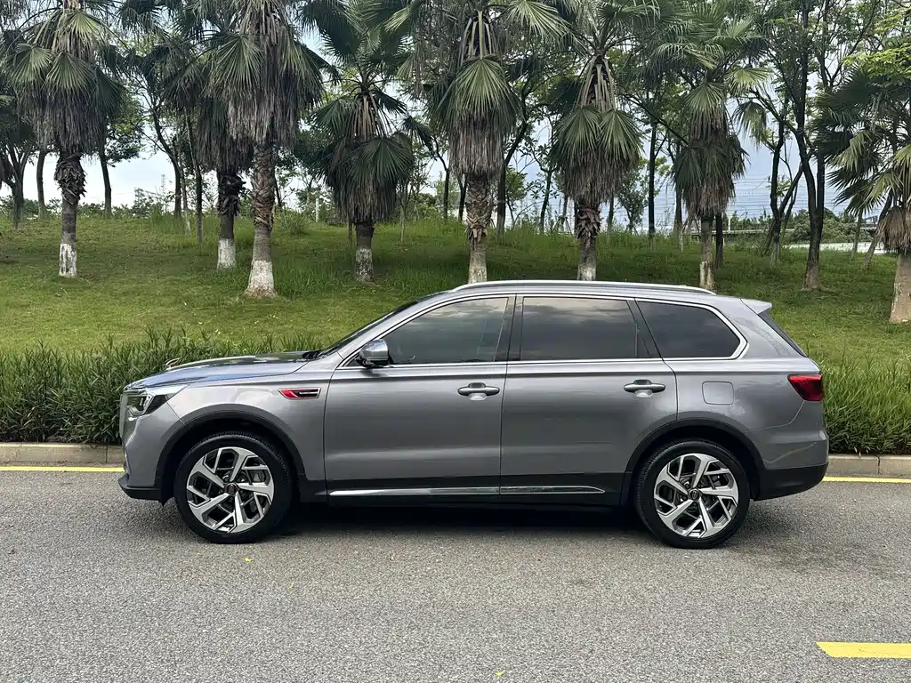 Hongqi HS7 2022