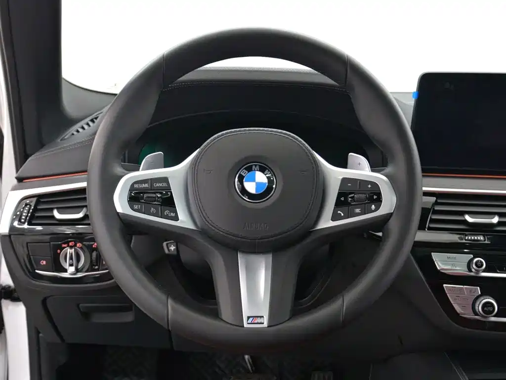 BMW 5 Series 2022 — фото 10