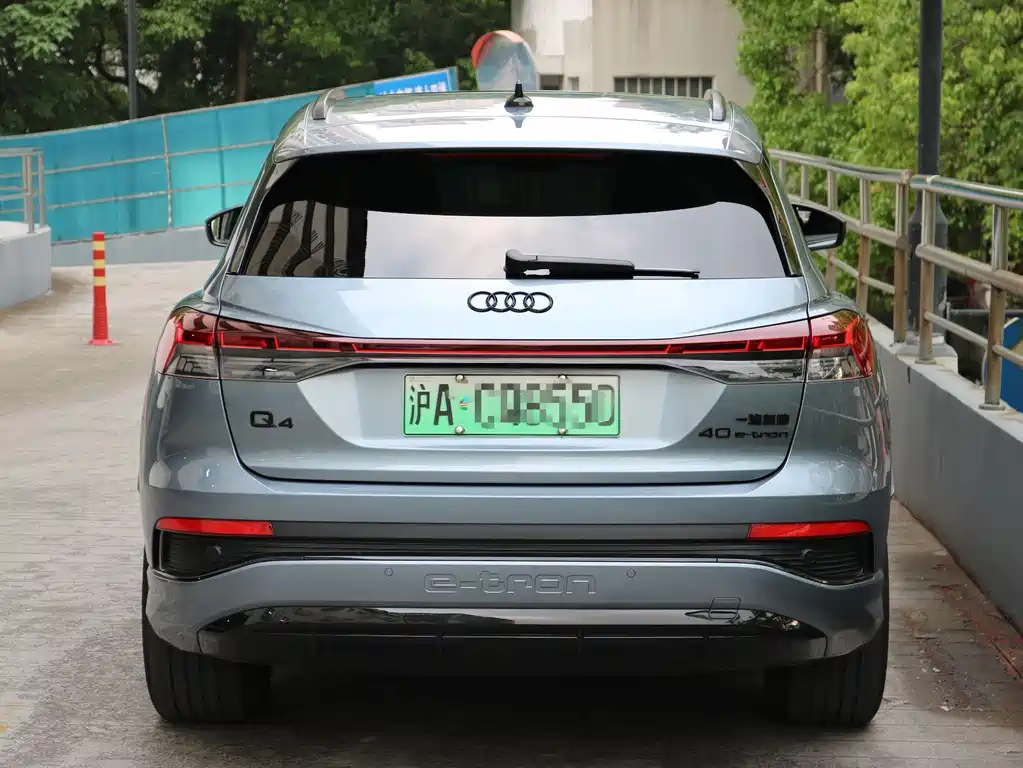 Audi Q4 e-tron 2023 — фото 5