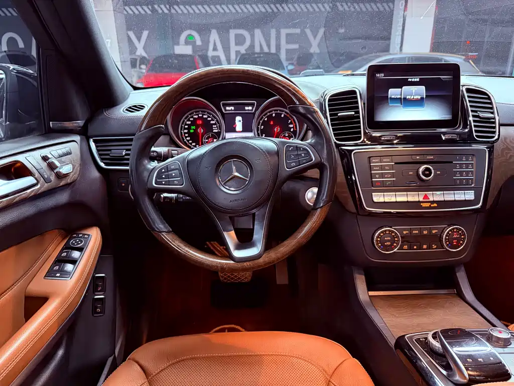 Mercedes-Benz GLS 2016 — фото 28