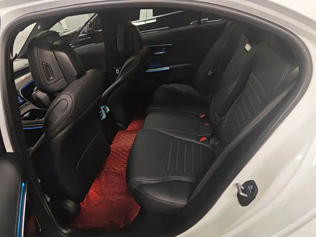 Mercedes-Benz C-Class 2025 — фото 13