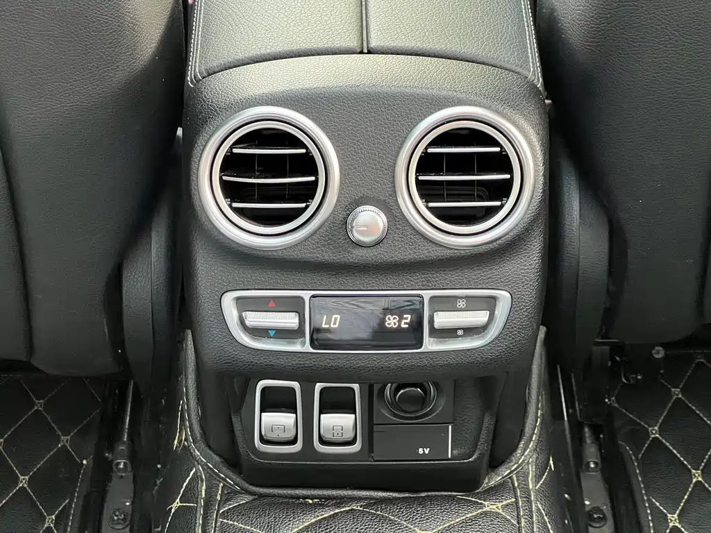 Mercedes-Benz C-Class 2019 — фото 17