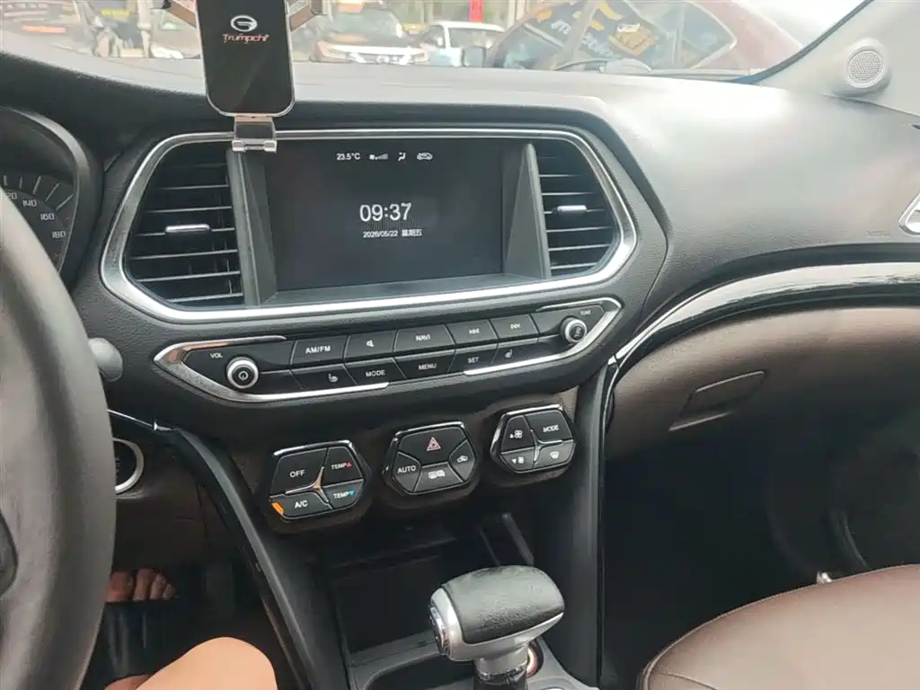 GAC Motor Trumpchi GS4 2017 — фото 13
