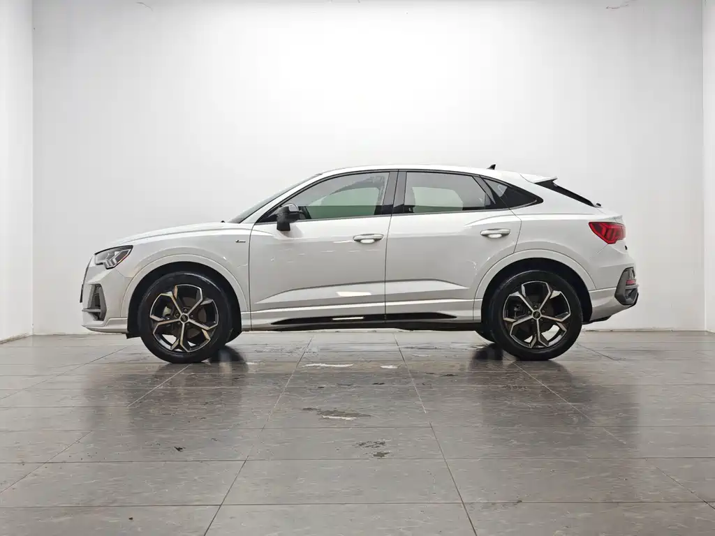 Audi Q3 Sportback 2024 — фото 10