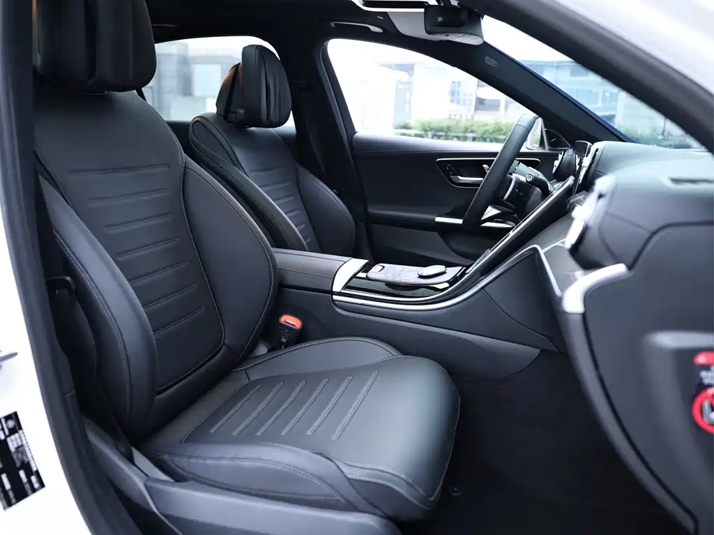 Mercedes-Benz C-Class 2023 — фото 17