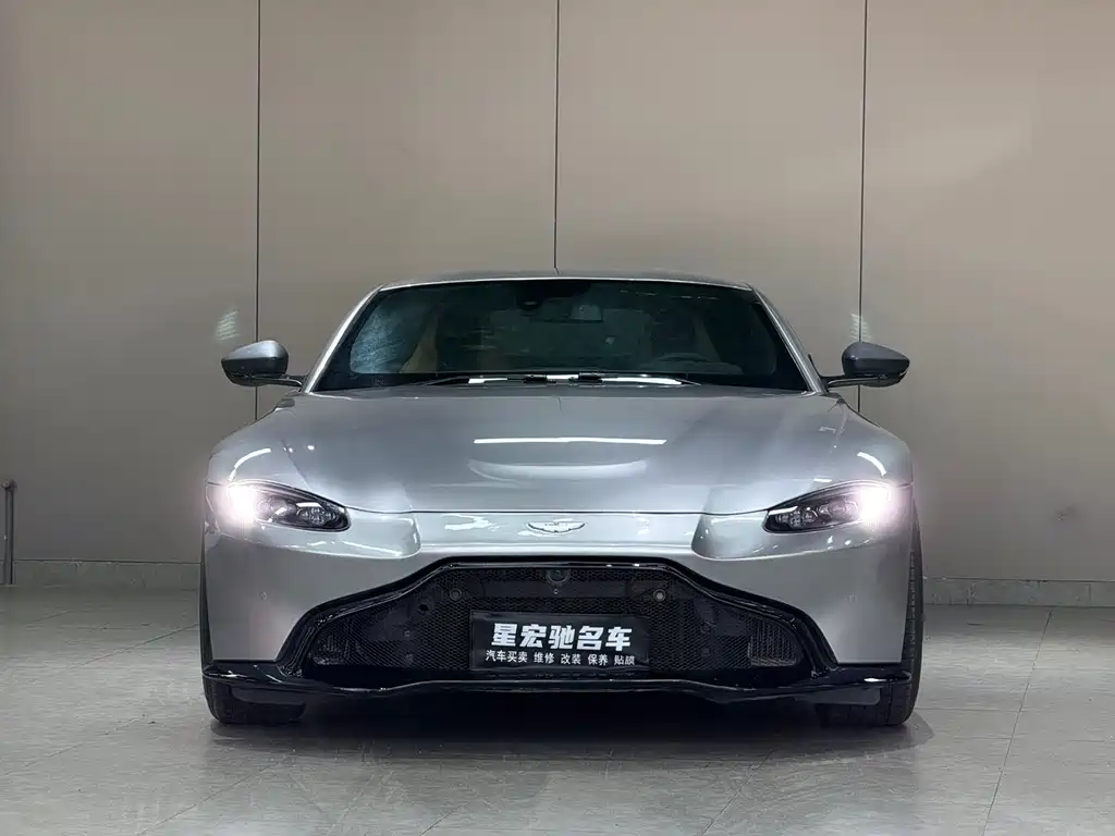 Aston Martin V8 Vantage 2019 — фото 2
