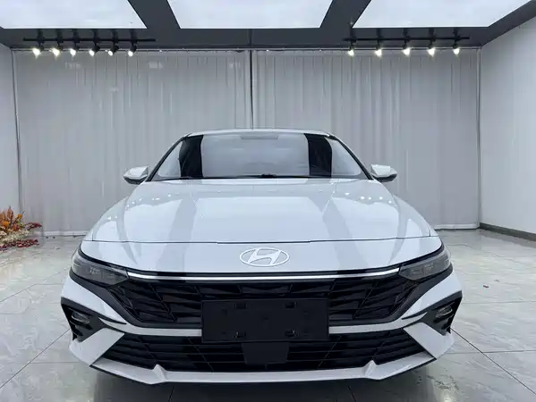 Hyundai Elantra 2025