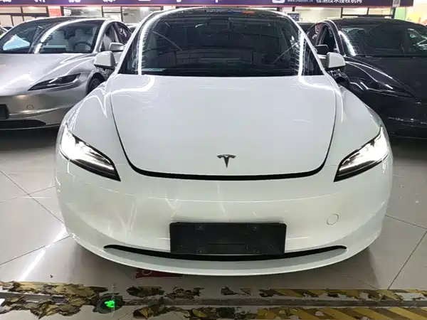 Tesla Model 3 2024