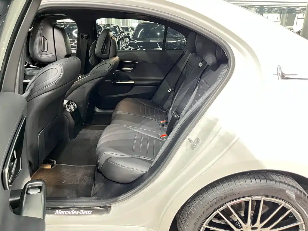 Mercedes-Benz C-Class 2024