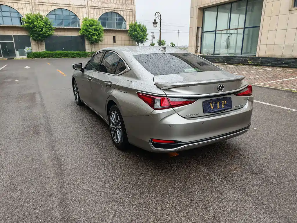 Lexus ES 2023 — фото 16
