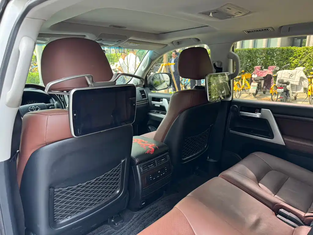 Toyota Land Cruiser 2017 — фото 18